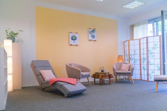 Praxisraum zum Hinterhof
